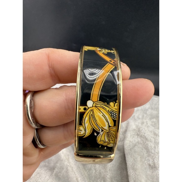 Chico's Bangle Bracelet Luna Status Print Black White Gold Tone 8" Signed - Picture 4 of 10